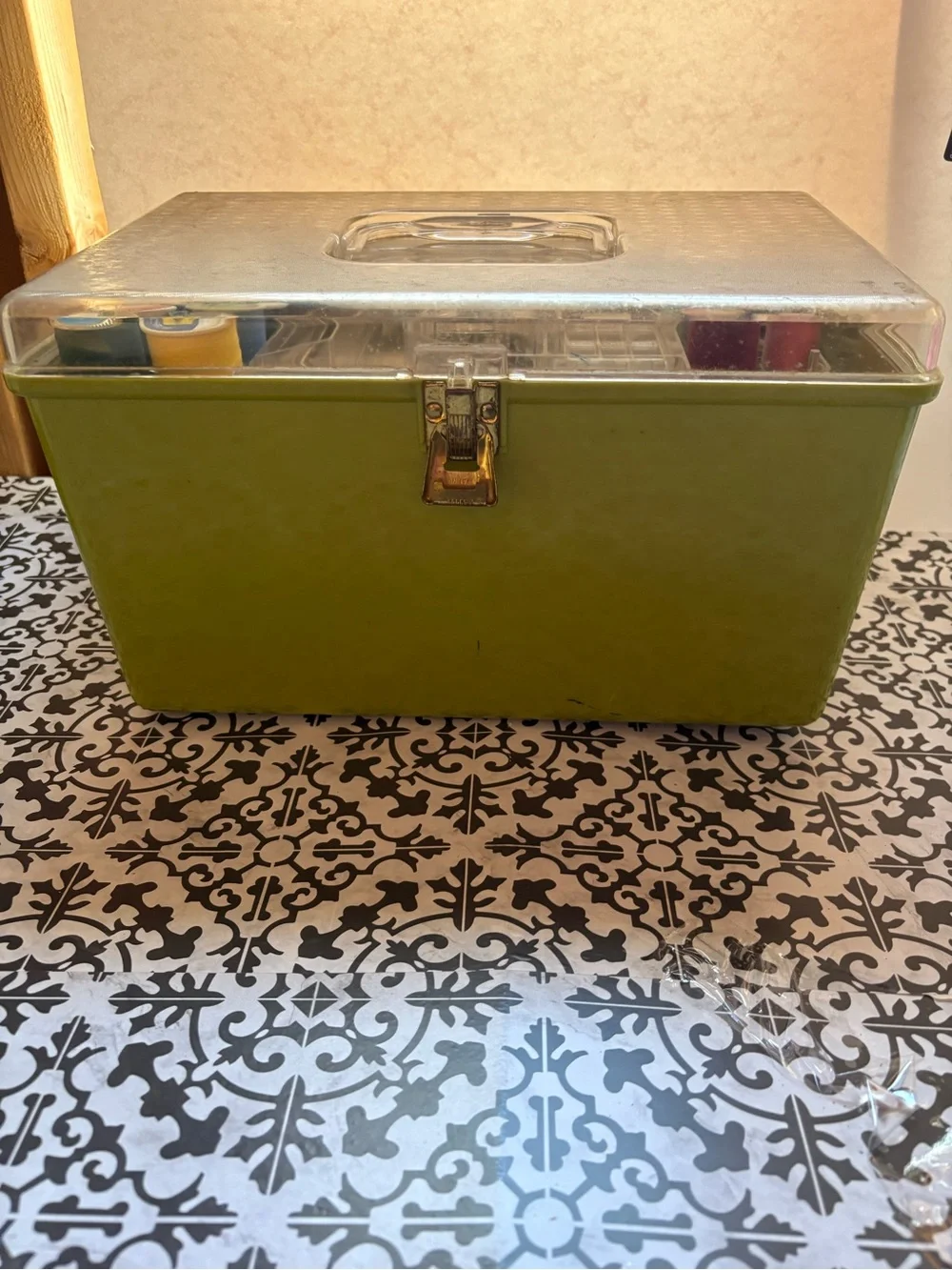 Green Vintage-Style Metal Storage Box with Clear Lid